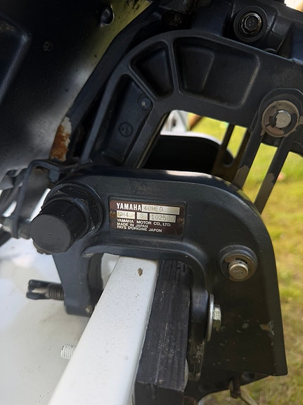 Fräsch styrpulpet/sportbåt – Yamaha 40hk, Båtvagn & Bluetooth-ljud 9 of 17