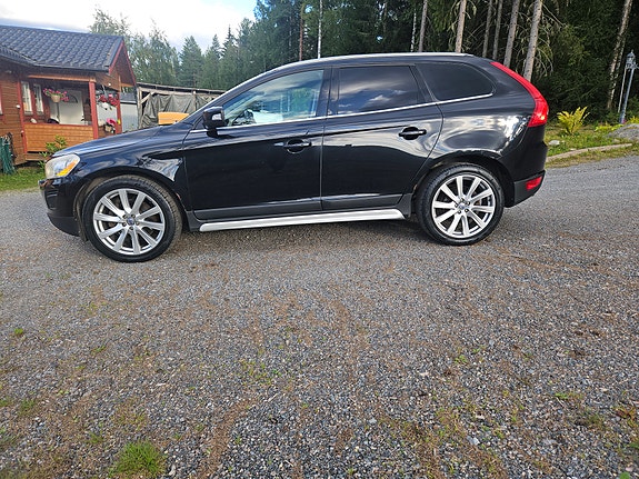 Volvo XC60 8 of 30