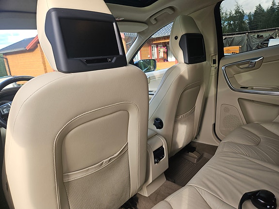 Volvo XC60 18 of 30