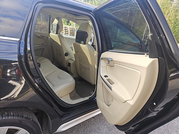 Volvo XC60 17 of 30