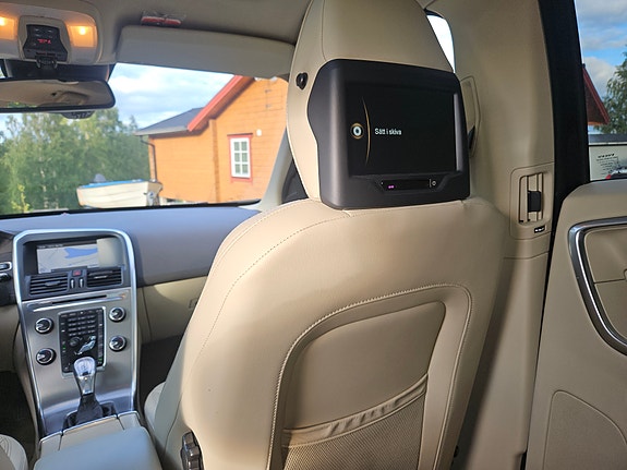 Volvo XC60 25 of 30