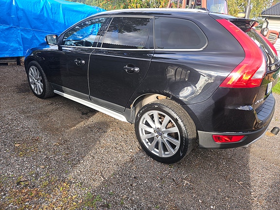 Volvo XC60 2 of 30