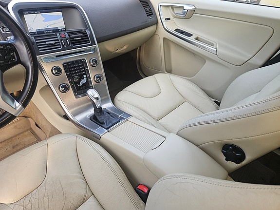 Volvo XC60 24 of 30