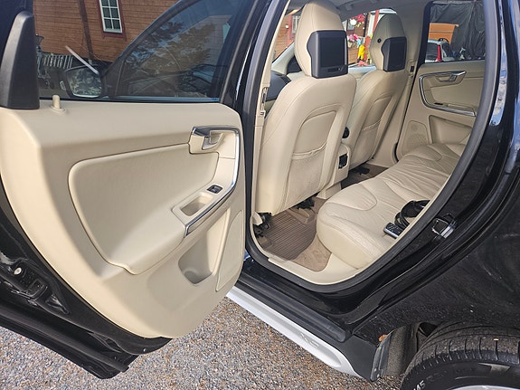 Volvo XC60 16 of 30