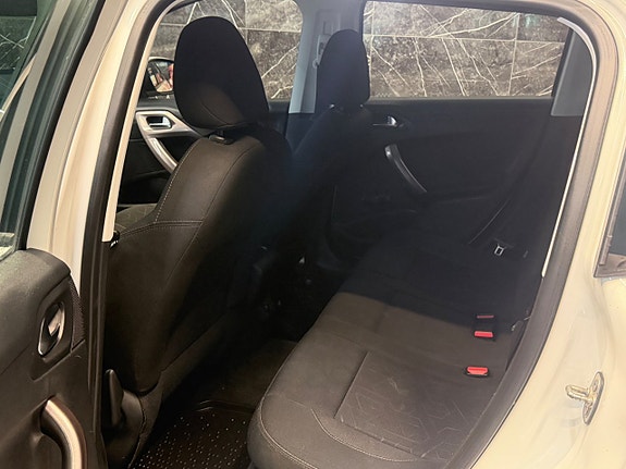 Peugeot 2008 17 of 19