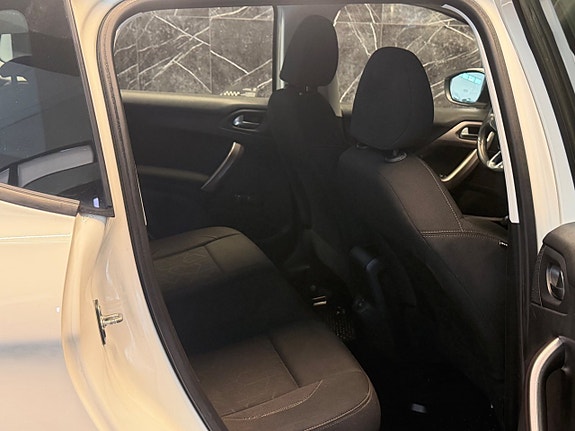 Peugeot 2008 14 of 19