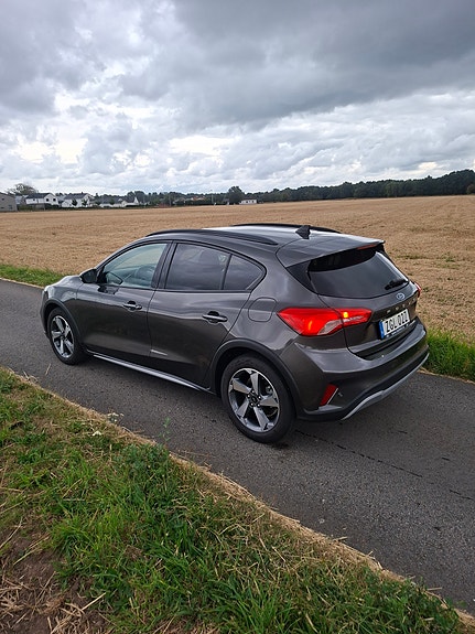 Ford Focus 2 of 6