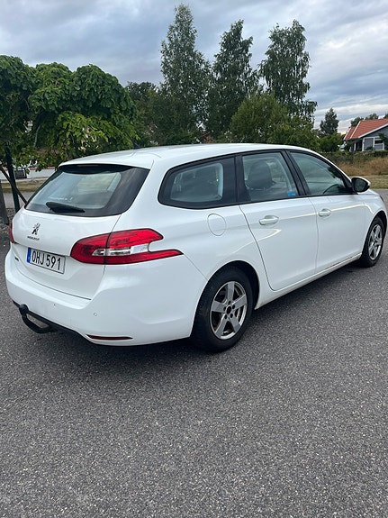Peugeot 308 SW 9 of 19