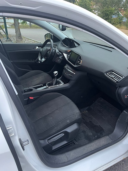 Peugeot 308 SW 3 of 19