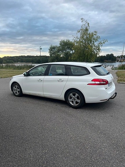 Peugeot 308 SW 12 of 19