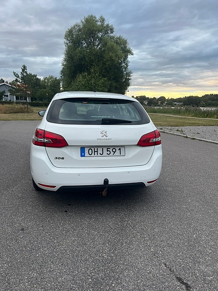 Peugeot 308 SW 11 of 19