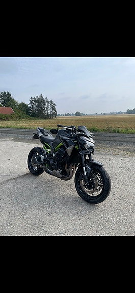 Kawasaki Z900 2 of 4