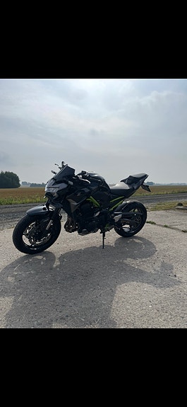 Kawasaki Z900 3 of 4