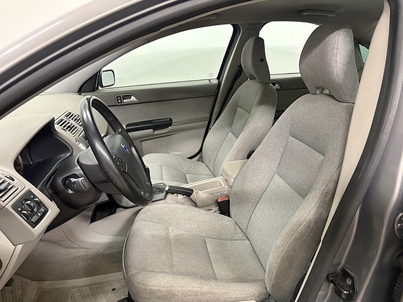 Volvo S40 8 of 9