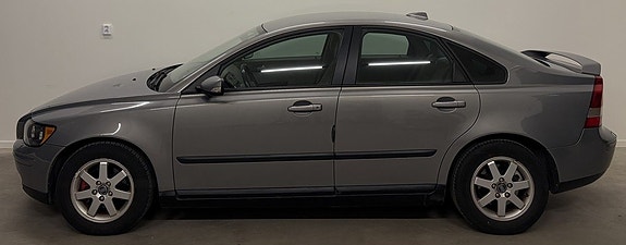 Volvo S40 2 of 9