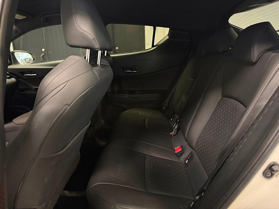 Toyota C-HR 8 of 24