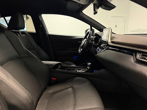 Toyota C-HR 13 of 24