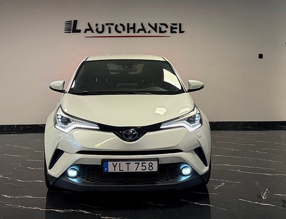 Toyota C-HR 2 of 24