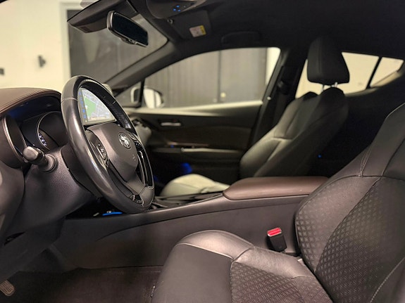 Toyota C-HR 7 of 24