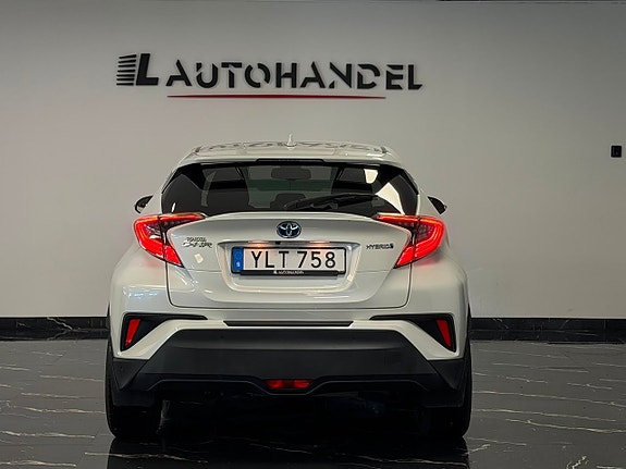 Toyota C-HR 5 of 24