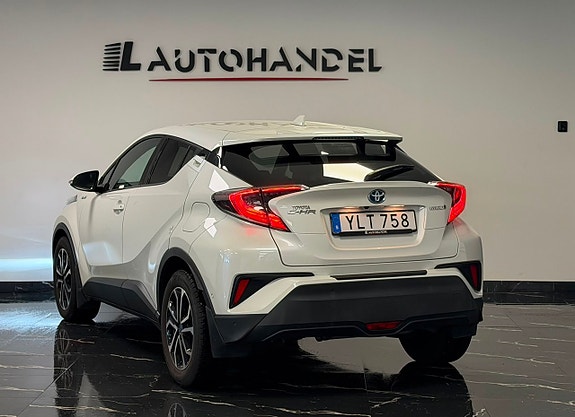 Toyota C-HR 4 of 24