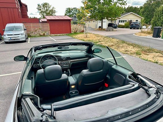 Chrysler Sebring 12 of 16