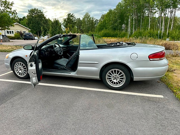 Chrysler Sebring 3 of 16