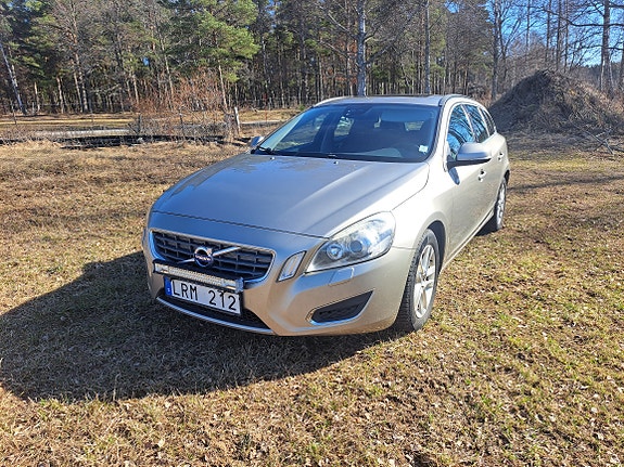 Volvo V60 2 of 3