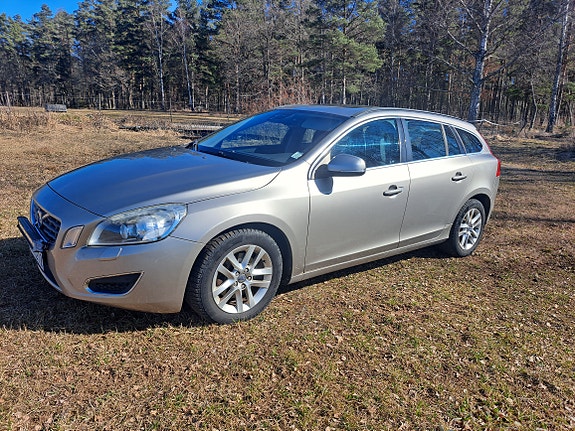 Volvo V60 3 of 3
