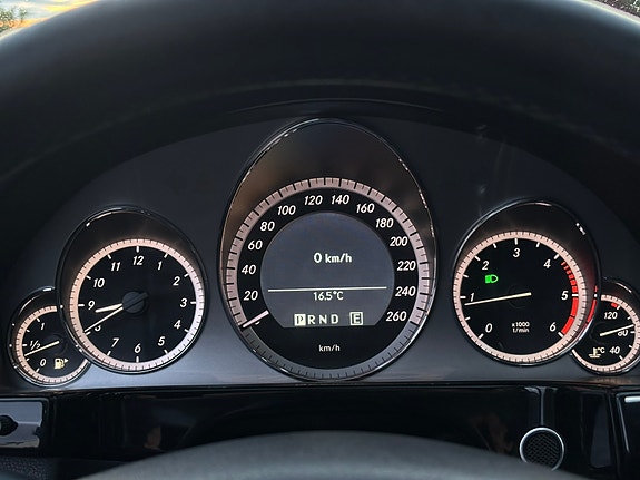 Mercedes-Benz E220 8 of 10