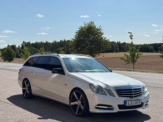 Mercedes-Benz E220 3 of 10
