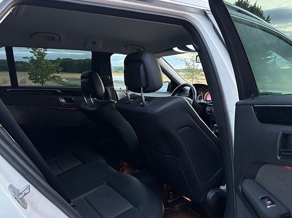 Mercedes-Benz E220 10 of 10