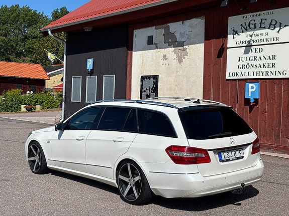 Mercedes-Benz E220 5 of 10