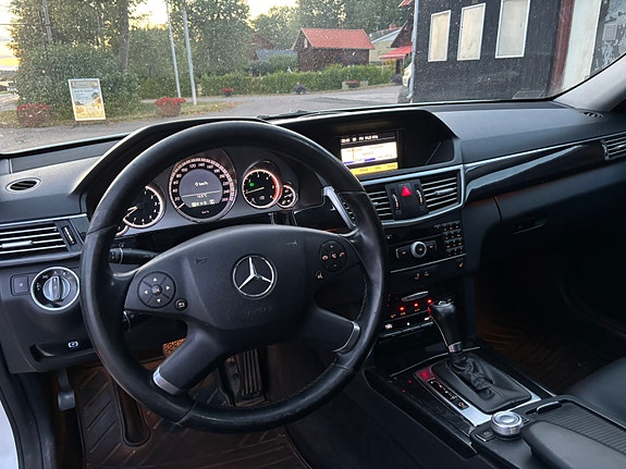 Mercedes-Benz E220 7 of 10