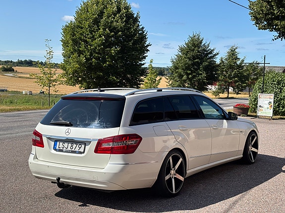 Mercedes-Benz E220 4 of 10