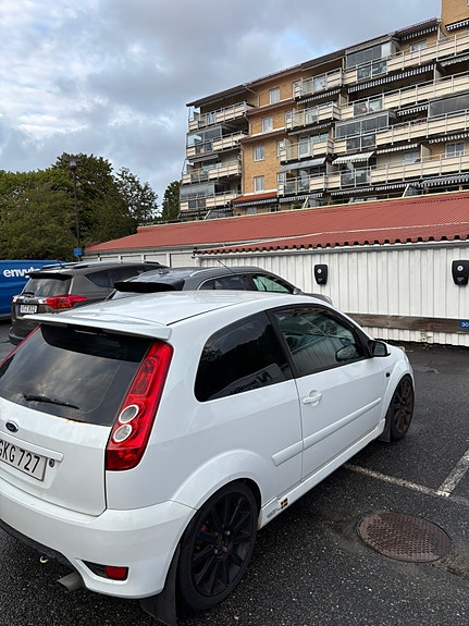 Ford Fiesta 3 of 5