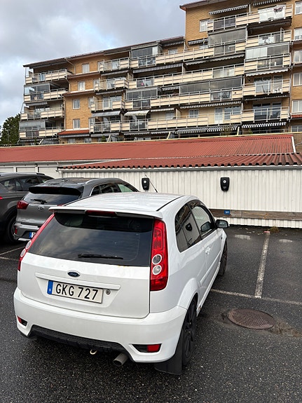 Ford Fiesta 4 of 5