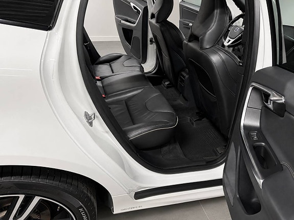 Volvo XC60 8 of 14