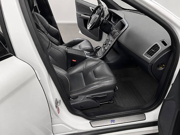 Volvo XC60 7 of 14