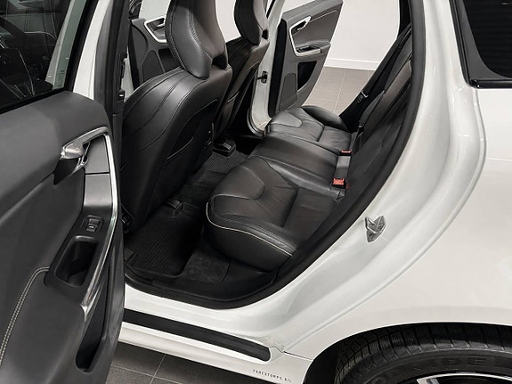 Volvo XC60 9 of 14