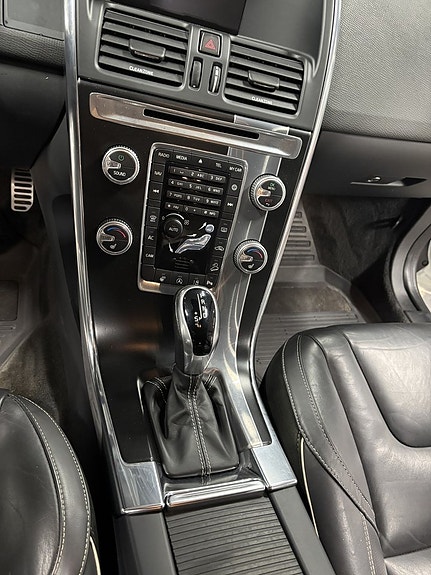 Volvo XC60 11 of 14