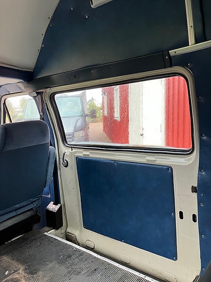 Ford Econoline 8 of 9