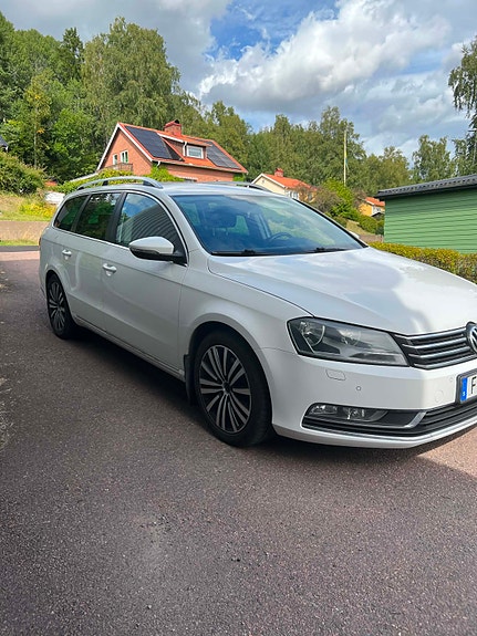 Volkswagen Passat 2 of 5