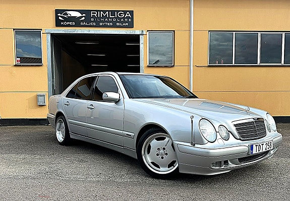 Mercedes-Benz E200 2 of 12