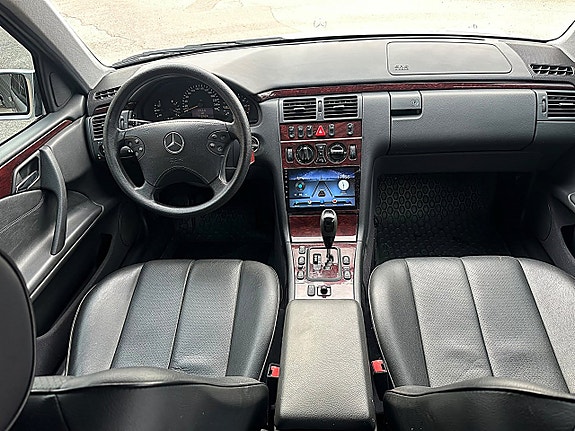 Mercedes-Benz E200 6 of 12