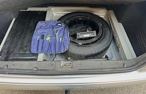 Mercedes-Benz E200 11 of 12