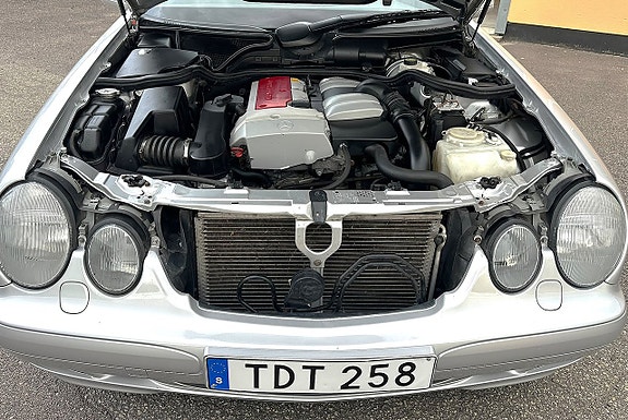 Mercedes-Benz E200 9 of 12