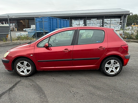 Peugeot 307 2 of 8