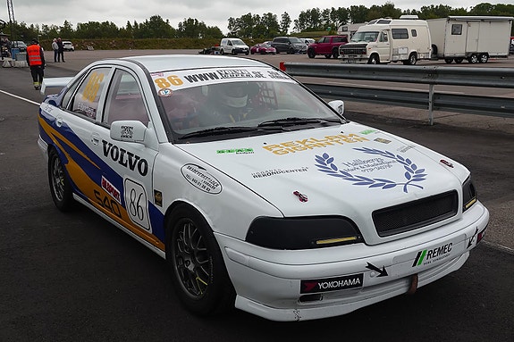Volvo S40 2 of 3