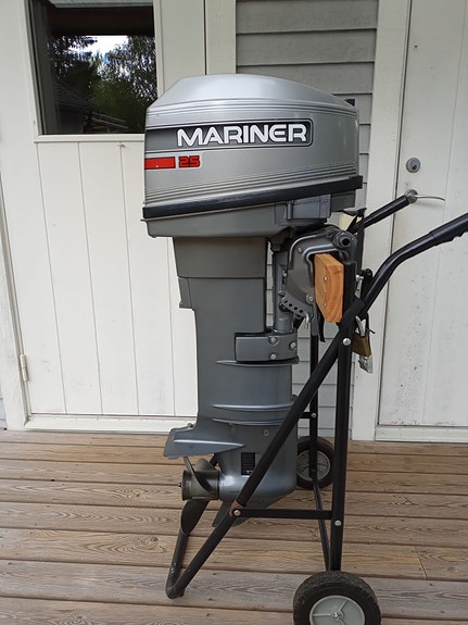 Motorbåt Monark 50C. Mariner 25hk 2-takt -96 Trailer med vinsch. Ligger på land. 3 of 5